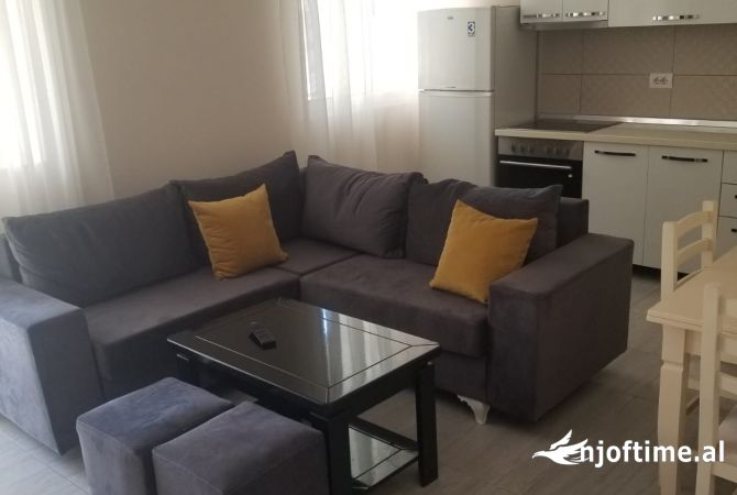 Shtepi me qera 1+1 ne Tirane - 42,000 Leke