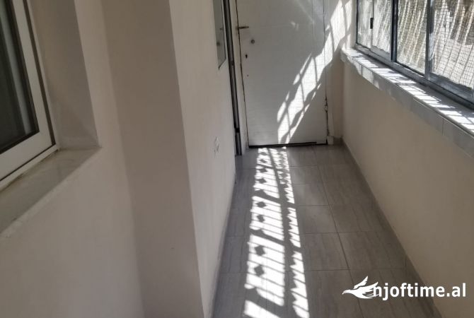 Shtepi me qera Apartament ne Tirane, 1+1, Mobilimi E mobiluar, Pagesa 42,000  Leke.