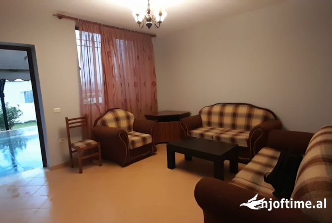 Shtepi me qera Shtepi Private ne Tirane, 2+1, Mobilimi E mobiluar, Pagesa 350  Euro.