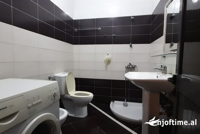 Shtepi me qera Shtepi Private ne Tirane, 2+1, Mobilimi E mobiluar, Pagesa 350  Euro.