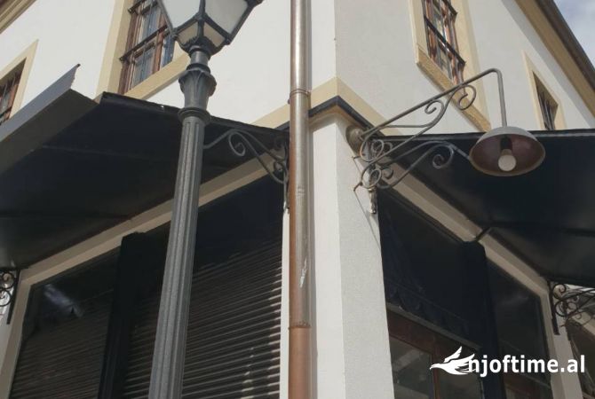 Ambient biznesi me qera 1+1 ne Korce - 30,000 Leke
