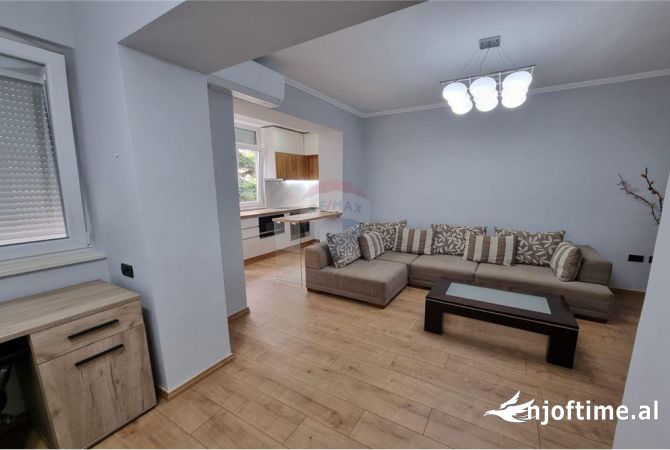 Shtepi me qera Apartament ne Tirane, 1+1, Mobilimi E mobiluar, Pagesa 650  Euro.