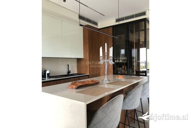 Shtepi me qera 2+1 ne Tirane - 1,400 Euro