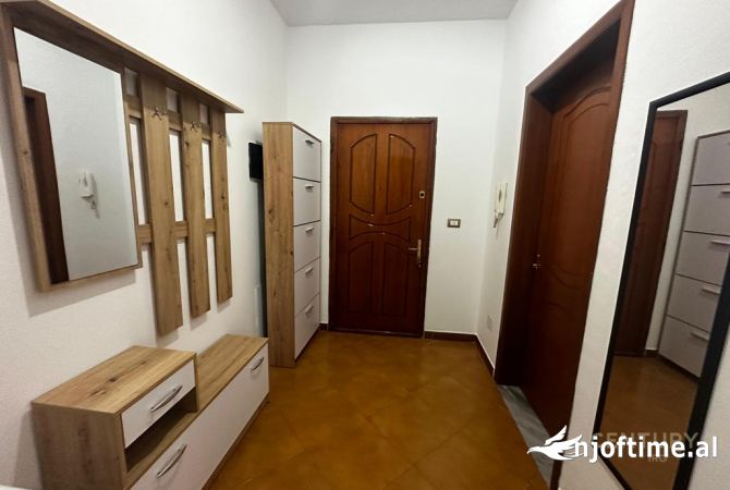 Shtepi me qera Apartament ne Tirane, 1+1, Mobilimi E mobiluar, Pagesa 700  Euro.