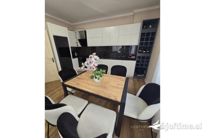 Shtepi ne shitje 2+1 ne Tirane - 175,000 Euro