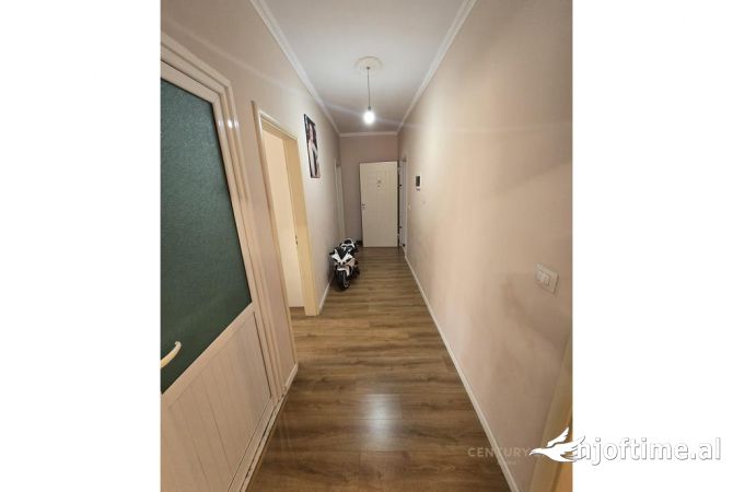 Shtepi ne shitje Apartament ne Tirane, 2+1, Mobilimi E mobiluar, Pagesa 175,000  Euro.