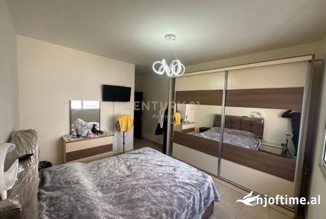 Shtepi ne shitje Apartament ne Tirane, 2+1, Mobilimi E mobiluar, Pagesa 128,800  Euro.