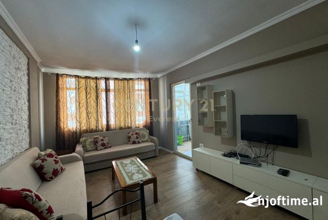 Shtepi me qera 2+1 ne Tirane - 400 Euro