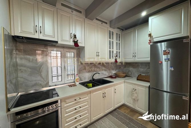 Shtepi me qera Apartament ne Tirane, 2+1, Mobilimi E mobiluar, Pagesa 400  Euro.