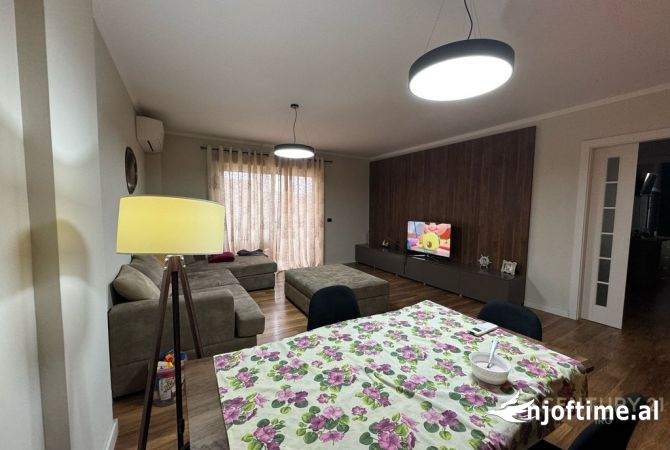 Shtepi me qera Apartament ne Tirane, 2+1, Mobilimi E mobiluar, Pagesa 900  Euro.
