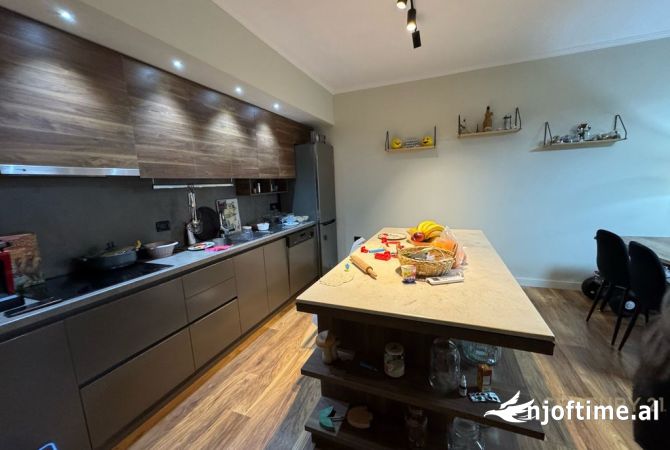 Shtepi me qera 2+1 ne Tirane - 900 Euro