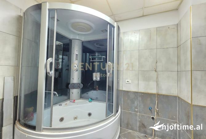 Shtepi ne shitje Apartament ne Tirane, 3+1, Mobilimi Pjeserisht e mobiluar, Pagesa 140,000  Euro.