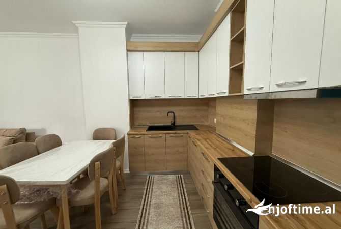 Shtepi me qera Apartament ne Tirane, 2+1, Mobilimi E mobiluar, Pagesa 500  Euro.