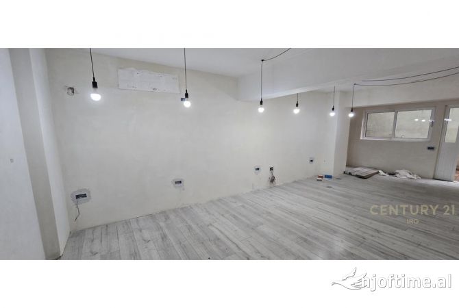 Ambient biznesi me qera 3+1 ne Tirane - 600 Euro