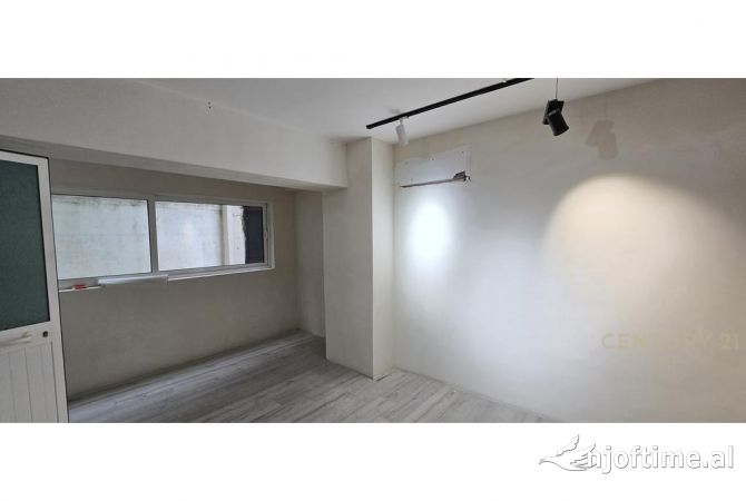 Ambient biznesi me qera 3+1 ne Tirane - 600 Euro