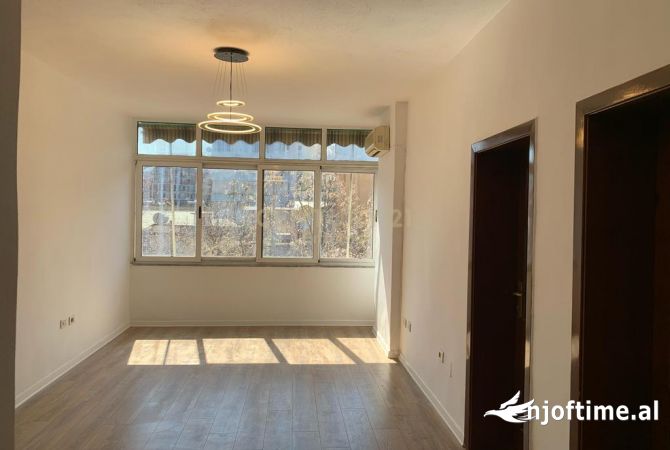 Ambient biznesi me qera 3+1 ne Tirane - 750 Euro