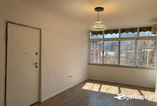 Ambient biznesi me qera 3+1 ne Tirane - 750 Euro