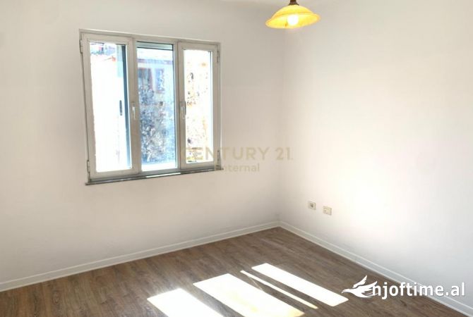 Ambient biznesi me qera 3+1 ne Tirane - 750 Euro