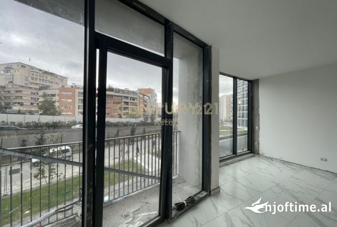 Ambient biznesi me qera 3+1 ne Tirane - 1,000 Euro