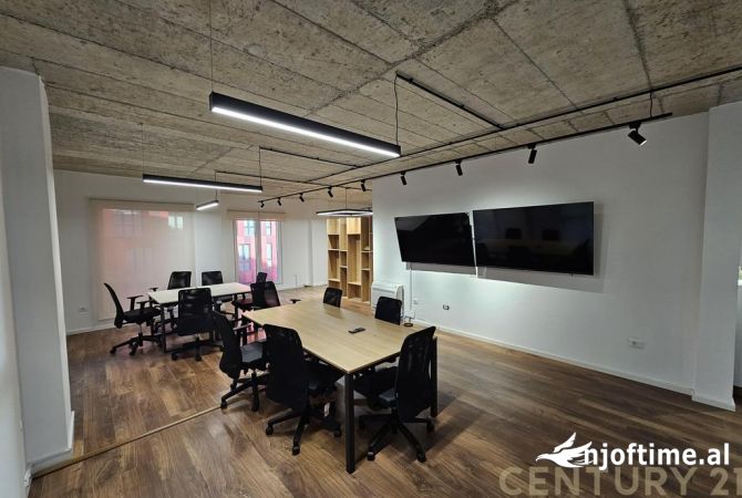 Ambient biznesi me qera 3+1 ne Tirane - 2,500 Euro