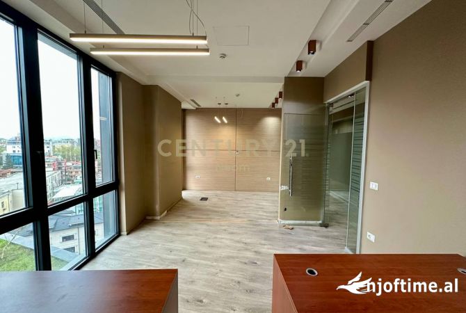 Ambient biznesi me qera 3+1 ne Tirane - 2,500 Euro