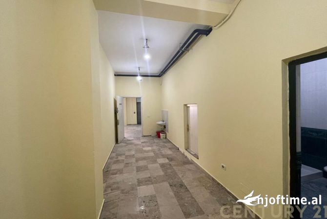 Ambient biznesi me qera 3+1 ne Tirane - 1,000 Euro