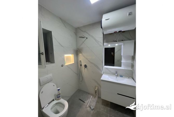 Shtepi me qera Apartament ne Tirane, 2+1, Mobilimi E mobiluar, Pagesa 490  Euro.