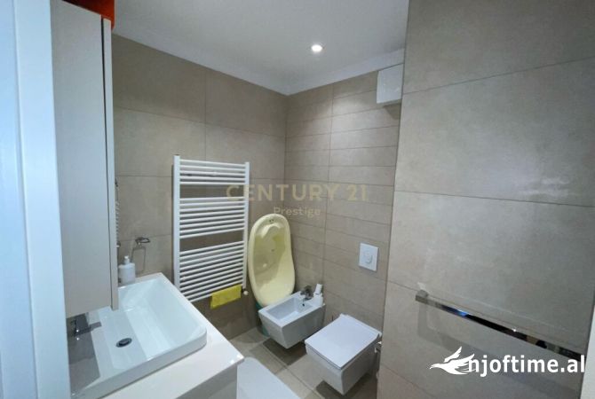 Shtepi me qera Apartament ne Tirane, 2+1, Mobilimi E mobiluar, Pagesa 2,500  Euro.