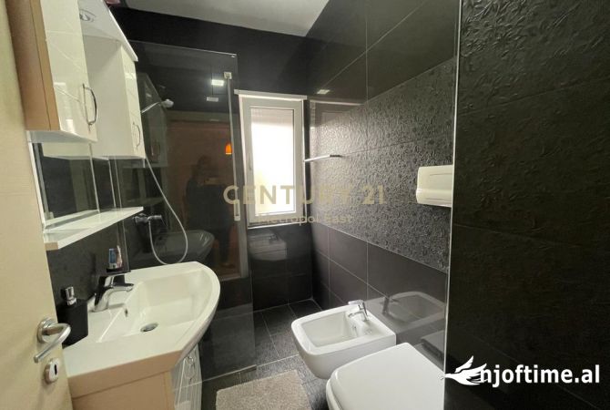 Shtepi me qera Apartament ne Tirane, 1+1, Mobilimi E mobiluar, Pagesa 750  Euro.