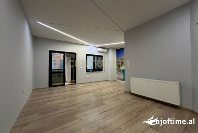 Ambient biznesi me qera 3+1 ne Tirane - 1,000 Euro