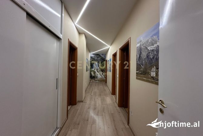 Ambjent biznesi me qera 3+1 ne Tirane - 1,000 Euro
