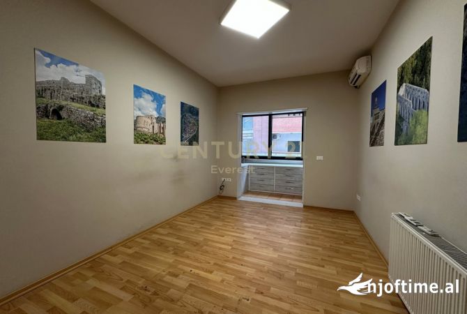 Ambjent biznesi me qera 3+1 ne Tirane - 1,000 Euro