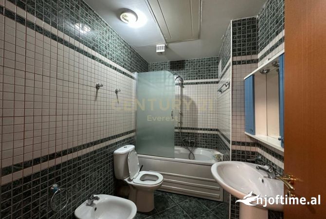 Zyra me Qira ne Qendren Tregtare Galeria - Qender e Tiranes 1,000 Euro /Muaj