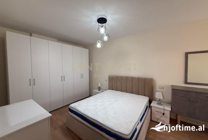 Shtepi me qera Apartament ne Tirane, 2+1, Mobilimi E mobiluar, Pagesa 700  Euro.