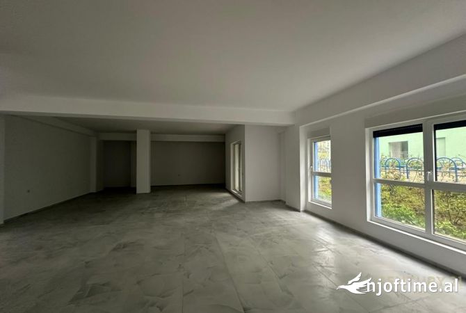 Ambient Komercial tek Rezidenca Kaimi!