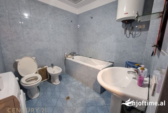 Shtepi me qera Apartament ne Tirane, 2+1, Mobilimi E mobiluar, Pagesa 550  Euro.