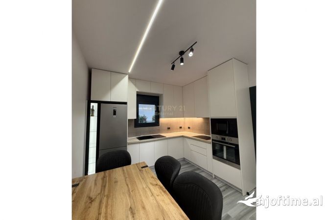 Shtepi me qera Apartament ne Tirane, 3+1, Mobilimi E mobiluar, Pagesa 800  Euro.