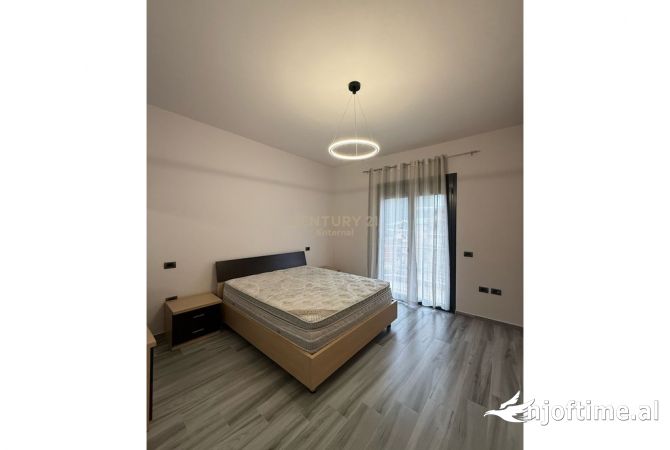 Shtepi me qera Apartament ne Tirane, 3+1, Mobilimi E mobiluar, Pagesa 800  Euro.