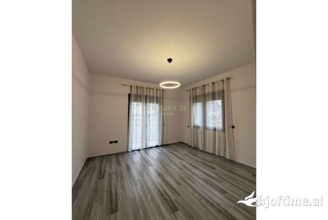 Shtepi me qera Apartament ne Tirane, 3+1, Mobilimi E mobiluar, Pagesa 800  Euro.