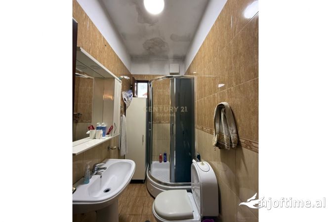 Shtepi me qera Apartament ne Tirane, 2+1, Mobilimi E mobiluar, Pagesa 550  Euro.