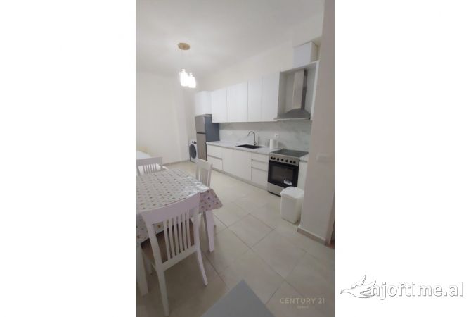 Shtepi me qera 2+1 ne Tirane - 660 Euro