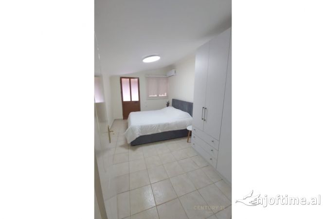 Shtepi me qera Apartament ne Tirane, 2+1, Mobilimi E mobiluar, Pagesa 660  Euro.