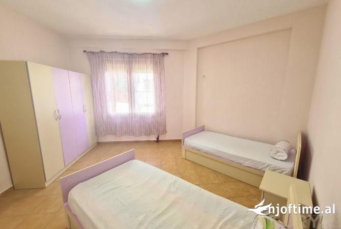 Shtepi ne shitje Apartament ne Tirane, 2+1, Mobilimi E mobiluar, Pagesa 132,000  Euro.