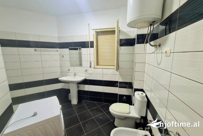 Shtepi ne shitje Apartament ne Tirane, 2+1, Mobilimi E mobiluar, Pagesa 132,000  Euro.