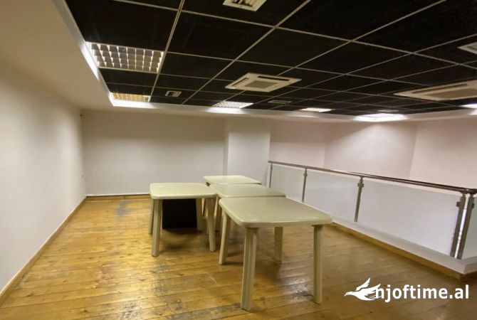 Ambient biznesi me qera 3+1 ne Tirane - 600 Euro
