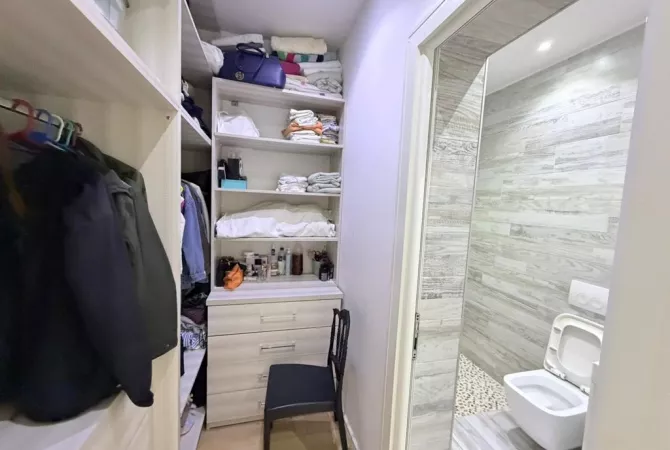 Shtepi ne shitje Apartament ne Tirane, 3+1, Mobilimi E mobiluar, Pagesa 250,000  Euro.