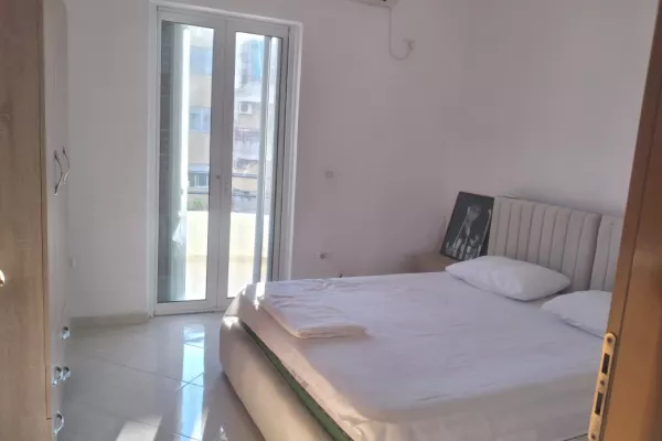 Shtepi me qera Apartament ne Tirane, 2+1, Mobilimi E mobiluar, Pagesa 400  Euro.