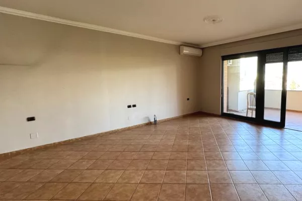 Ambient biznesi me qera 3+1 ne Tirane - 2,000 Euro