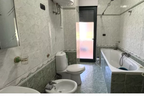 JEPET ME QIRA AMBJENT PER ZYRE NE ISH BLLOK !