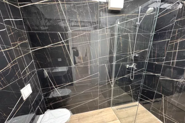 JEPET ME QERA PER ZYRA APARTAMENT TEK STADIUMIT AIR ALBANIA !